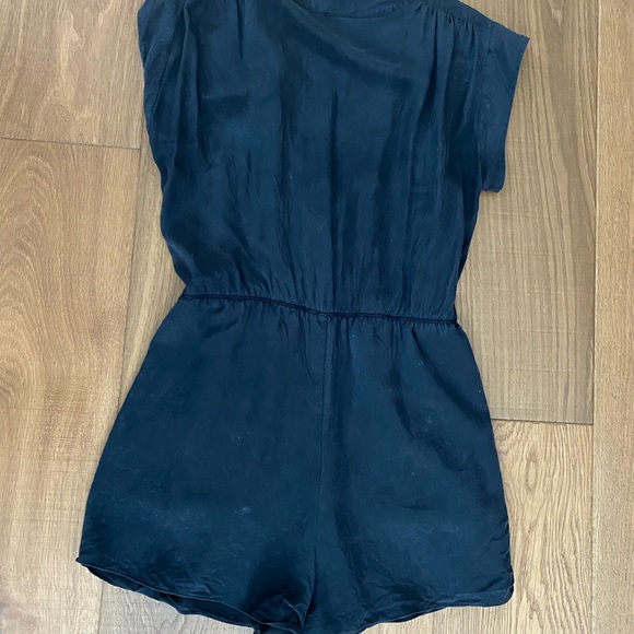 Black Aritzia Babaton Romper - Picture 2 of 3